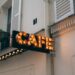 café